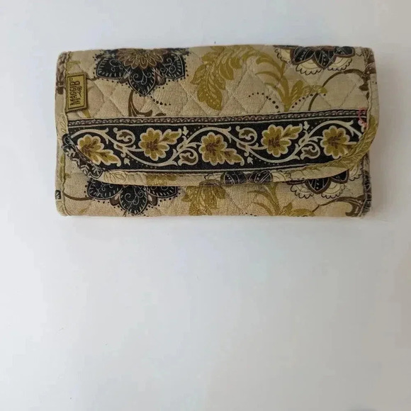Maggie B Quilted Trifold Wallet - Picture 8 of 9